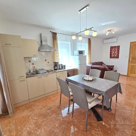 Villa Max - Biro Tours Nr 47 Vonyarcvashegy
